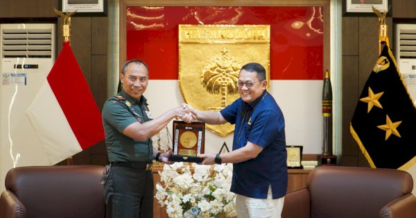 Kakanwil DJP Sulselbartra, YFR Hermiyana bersama jajaran, melaksanakan audiensi dengan Panglima Kodam XIV/Hasanuddin, Mayjen TNI Windiyatno.