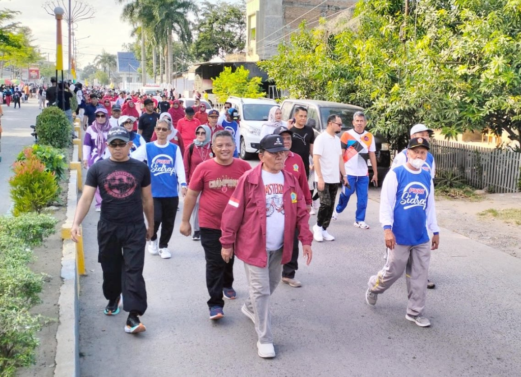 Senam Massal dan Jalan Sehat Meriahkan HUT ke-63 PWRI Tingkat Provinsi di Sidrap