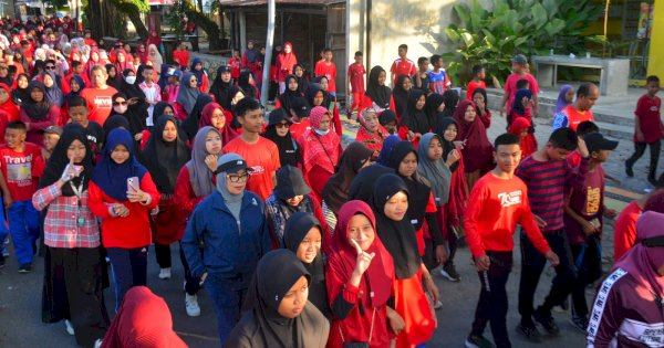 Dilepas Staf Ahli Bupati, SMPN 1 Sinjai Gelar Jalan Sehat Semarakkan HUT Ke-70