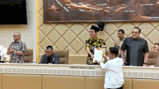 Ketua DPRD Lutra Serahkan Surat Datu Luwu ke Presiden Prabowo, Minta Diskresi DOB Luwu&nbsp;Raya