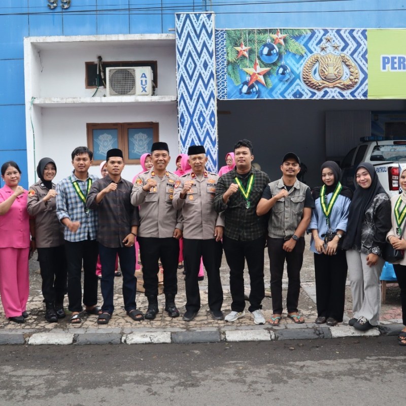 Pererat Silaturahmi, PC SEMMI Bantaeng Bersama Sat Res Narkoba Polres Bantaeng Bagikan Takjil kepada&nbsp;Masyarakat